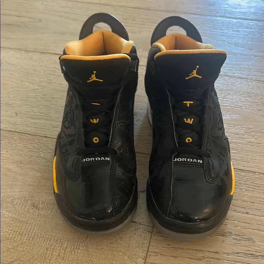 Jordan Black and Yellow Sneakers High-Top Design